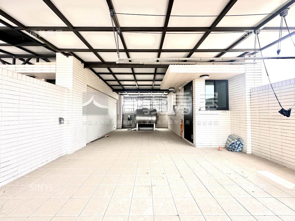 仁武輕屋齡精美車墅房屋室內格局與周邊環境