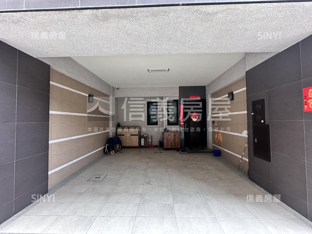 仁武輕屋齡精美車墅房屋室內格局與周邊環境