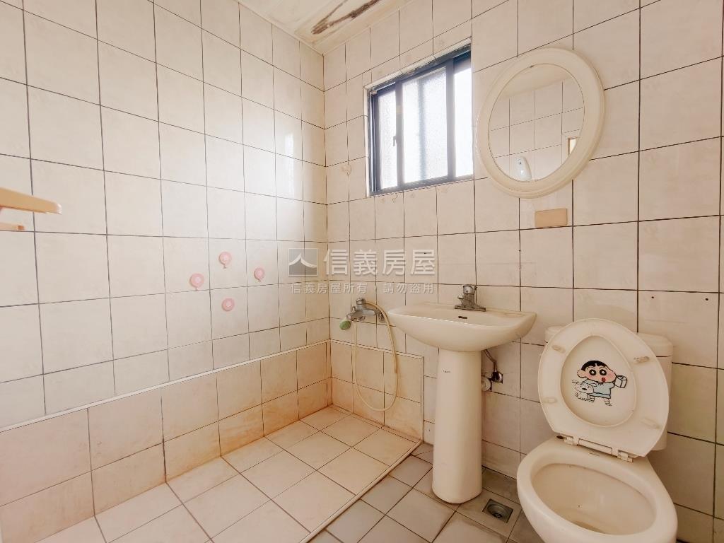 蚵寮大面寬三角窗透店房屋室內格局與周邊環境