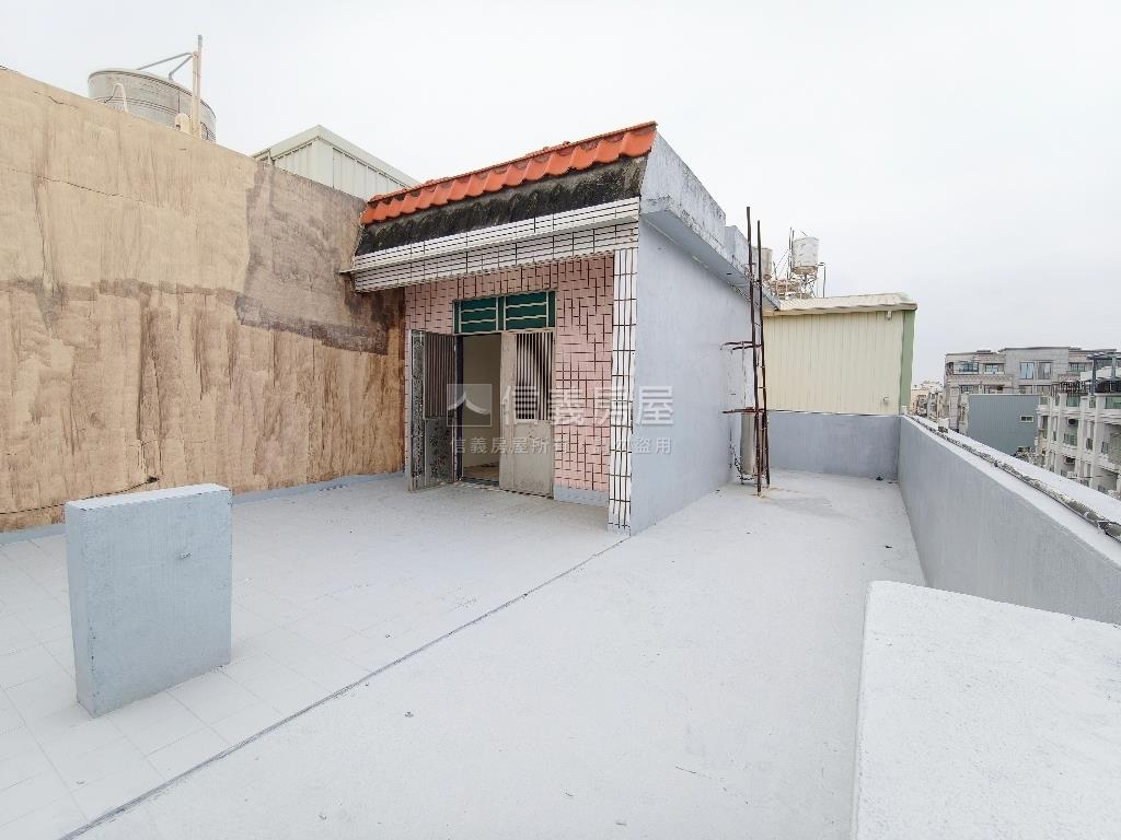 蚵寮大面寬三角窗透店房屋室內格局與周邊環境