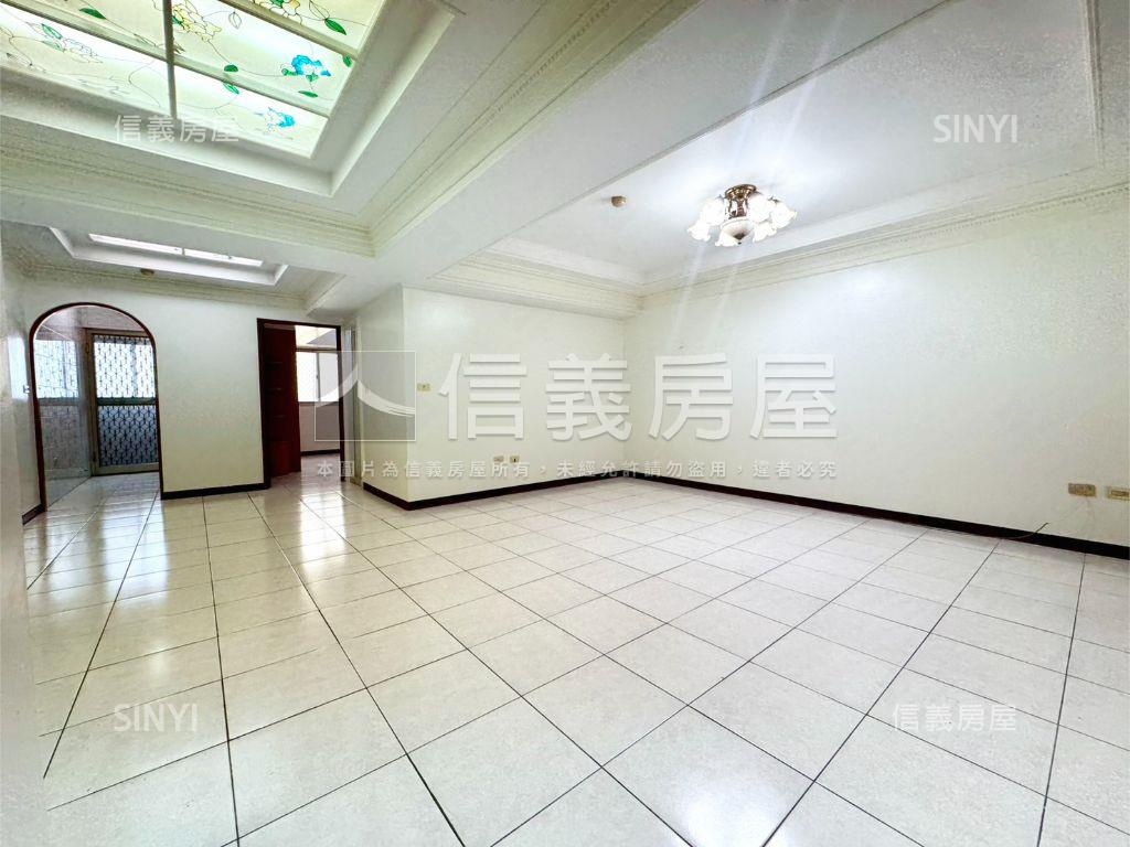 仁德交流道兩房房屋室內格局與周邊環境