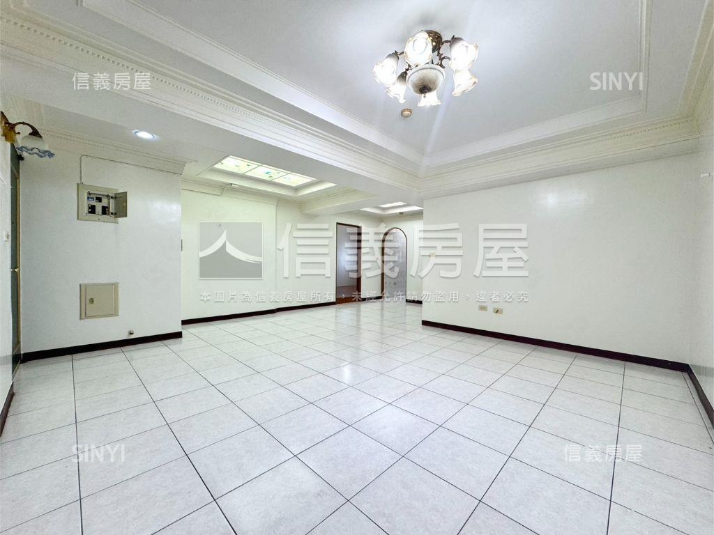 仁德交流道兩房房屋室內格局與周邊環境