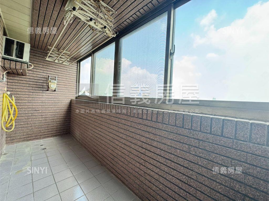 仁德交流道兩房房屋室內格局與周邊環境