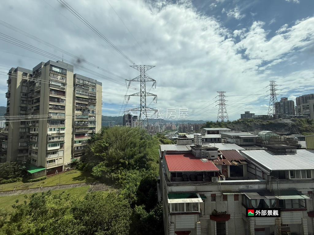 伯爵挑高綠景房房屋室內格局與周邊環境