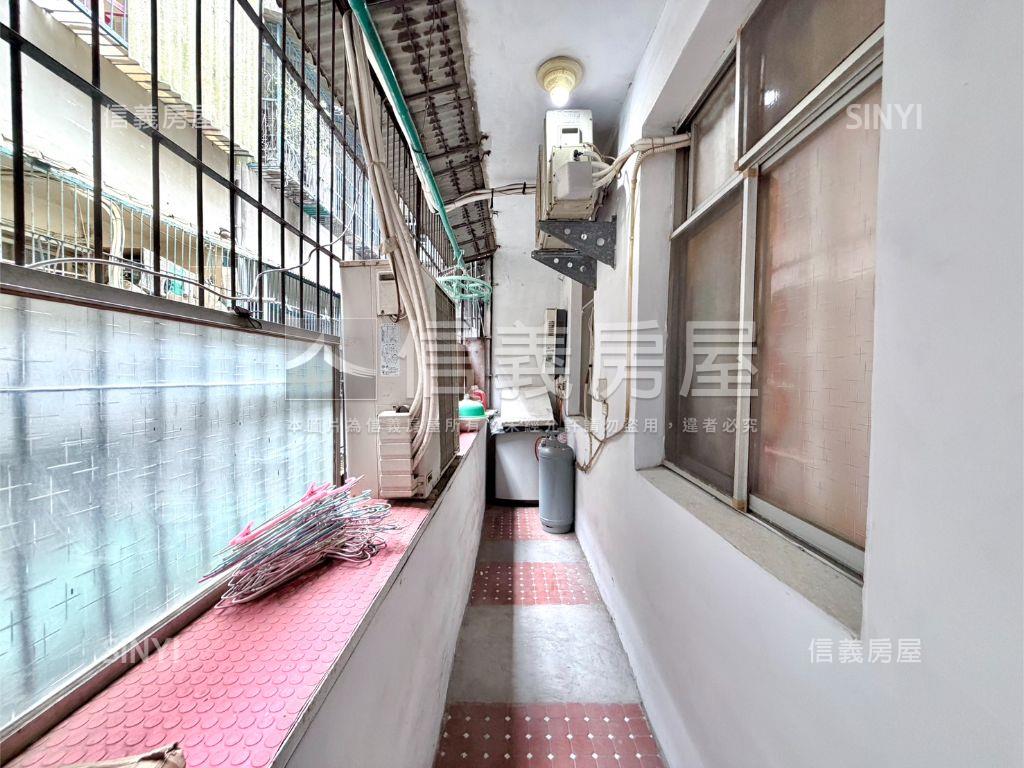 機能便利中園公寓三房房屋室內格局與周邊環境