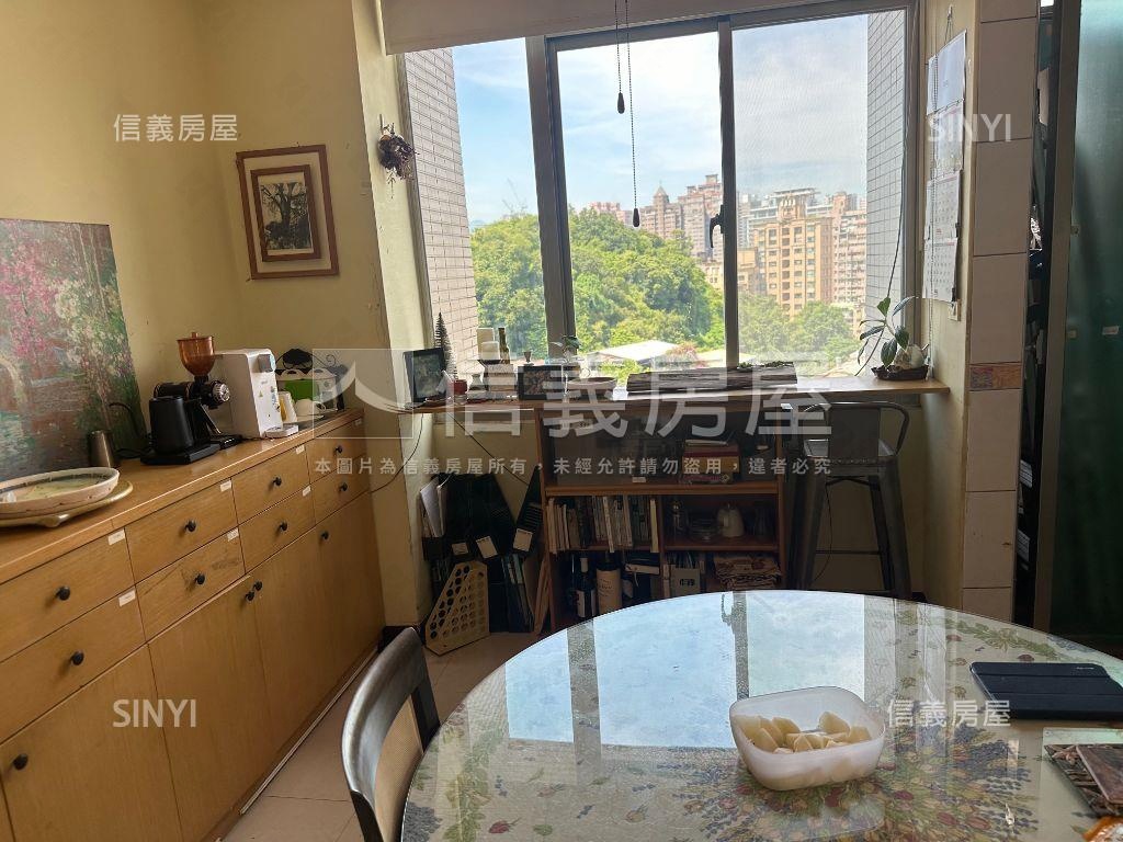 考試院挑高採光雅居房屋室內格局與周邊環境