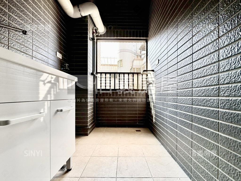 近１４期２房雙衛浴視野戶房屋室內格局與周邊環境