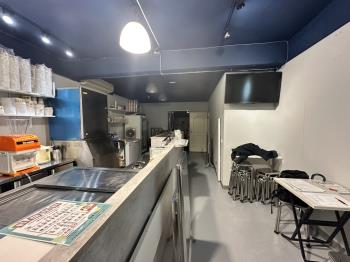 四號公園旁黑金店面