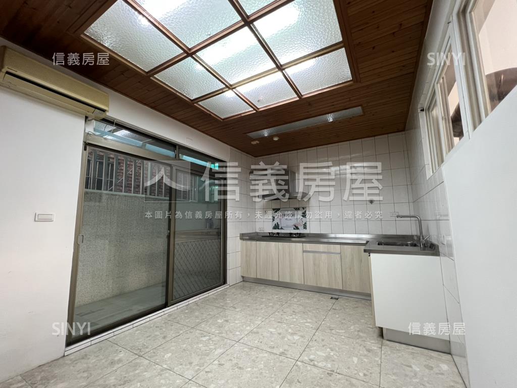 賢北溫馨明亮車墅房屋室內格局與周邊環境