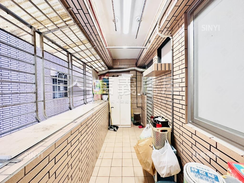 區公所邊間華廈電梯三房房屋室內格局與周邊環境