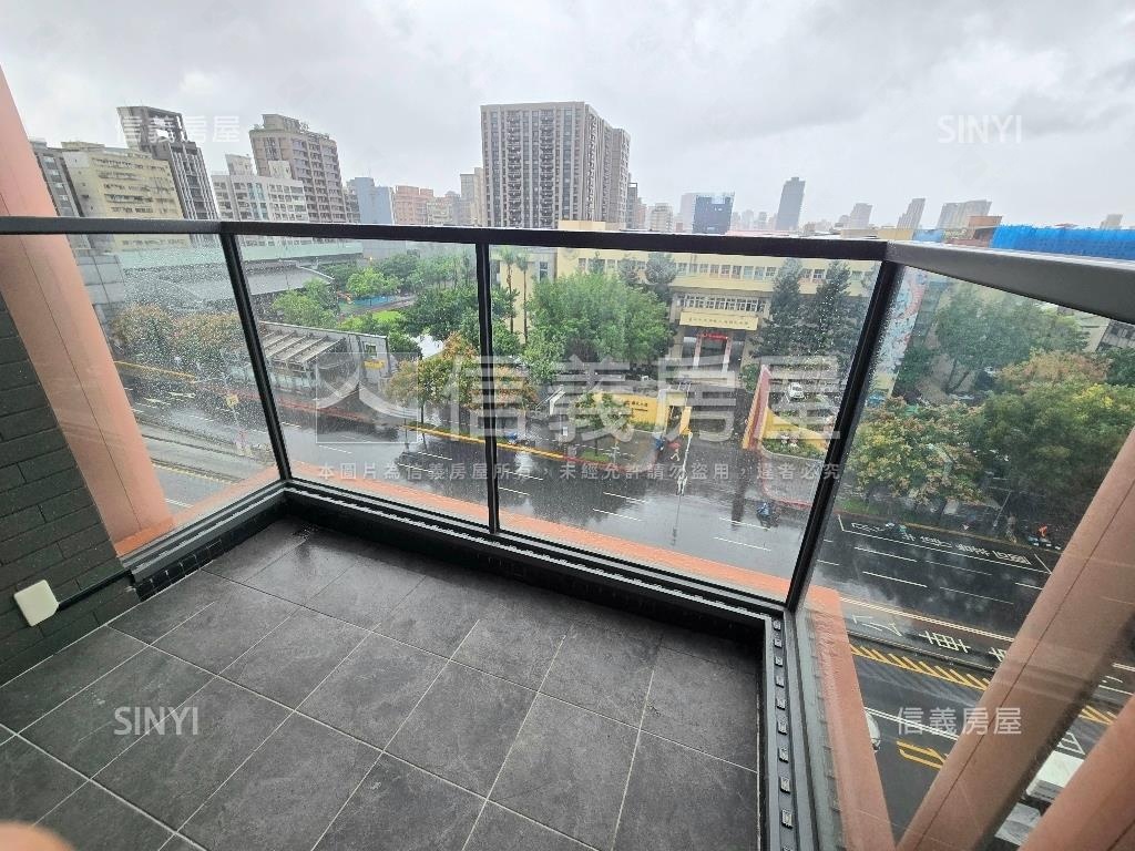 《有鄰之星》７樓附坡平房屋室內格局與周邊環境