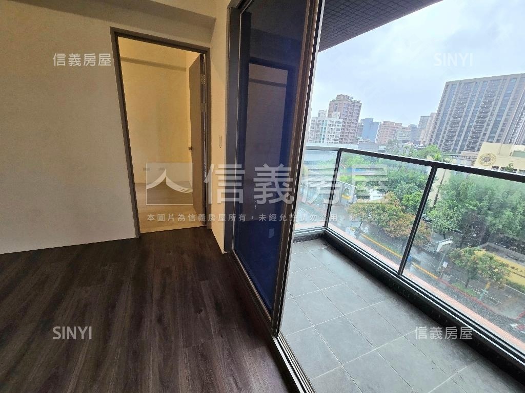 《有鄰之星》７樓附坡平房屋室內格局與周邊環境