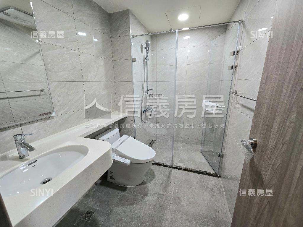 《有鄰之星》７樓附坡平房屋室內格局與周邊環境