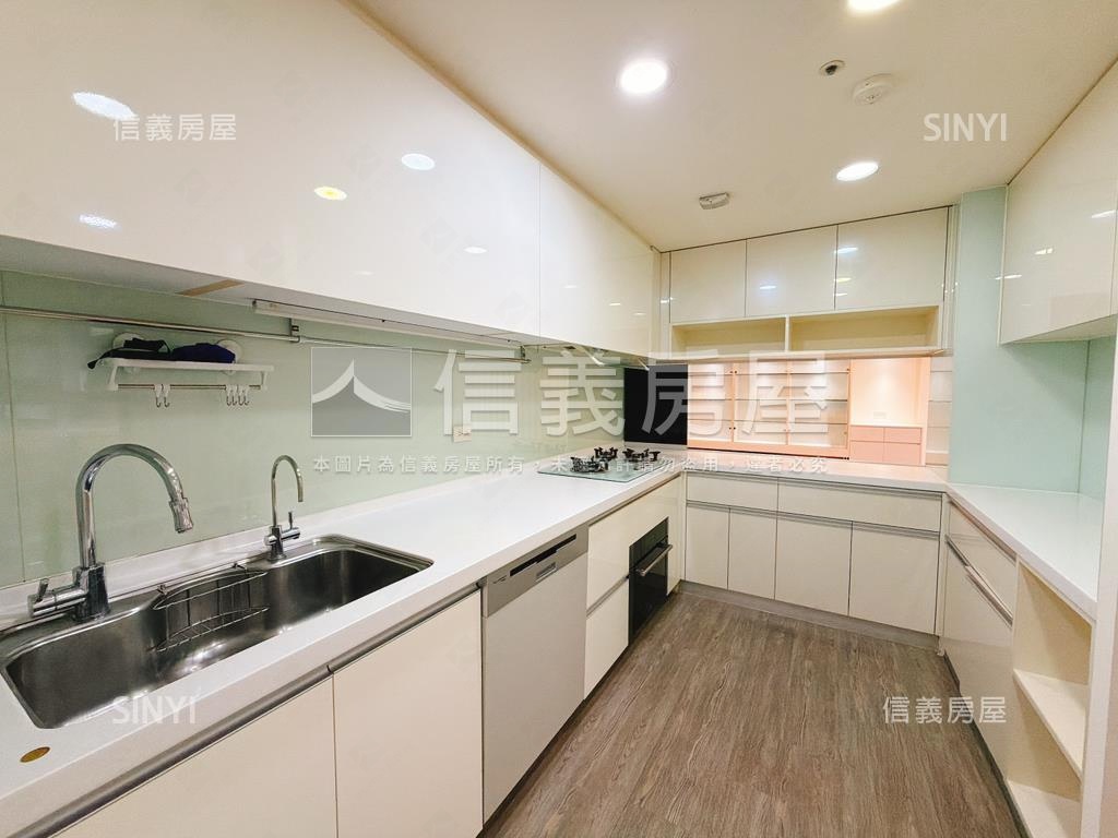 湛然豪景四房車位房屋室內格局與周邊環境