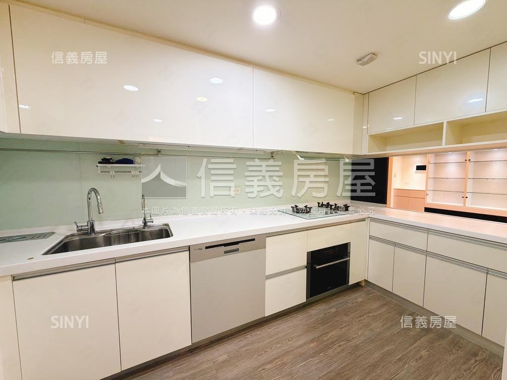 湛然豪景四房車位房屋室內格局與周邊環境