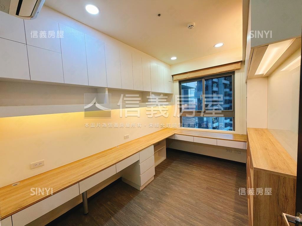 湛然豪景四房車位房屋室內格局與周邊環境