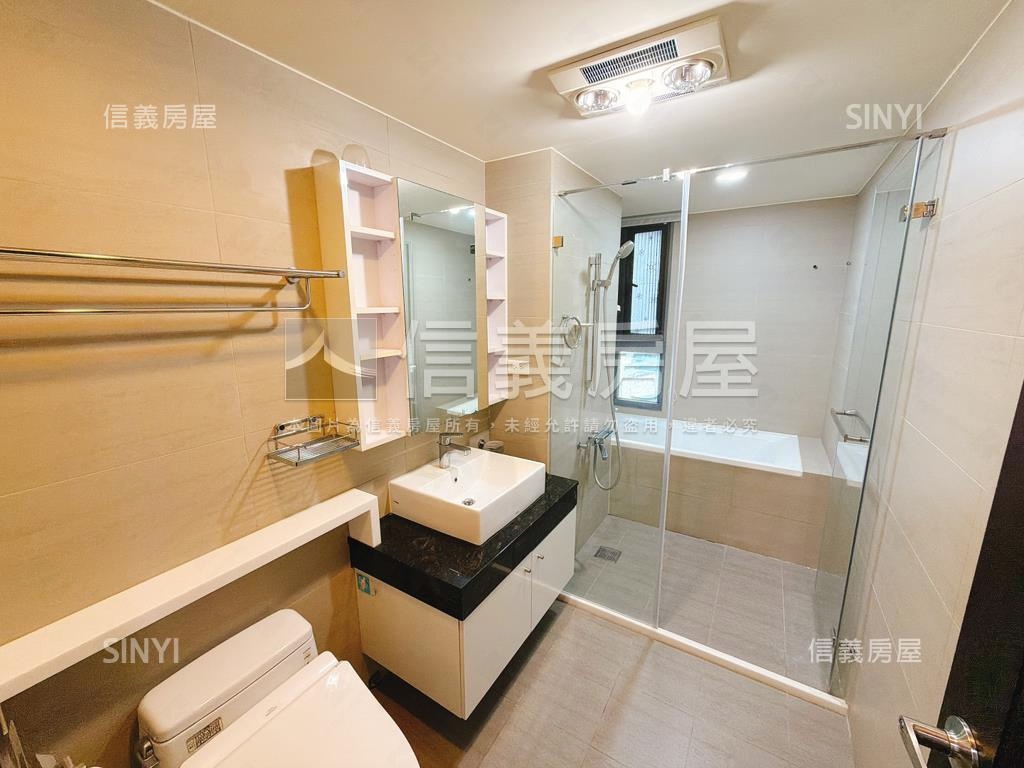 湛然豪景四房車位房屋室內格局與周邊環境