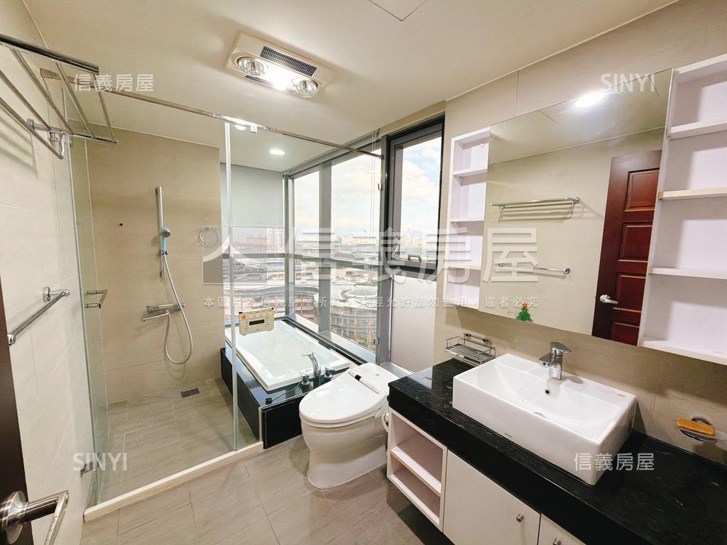 湛然豪景四房車位房屋室內格局與周邊環境