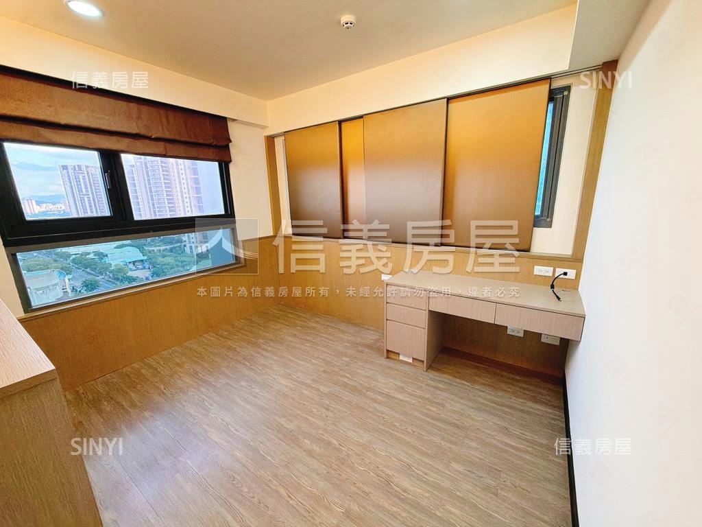 湛然豪景四房車位房屋室內格局與周邊環境