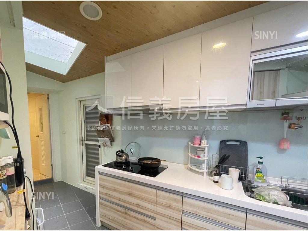 近ＳＯＧＯ一樓美寓房屋室內格局與周邊環境