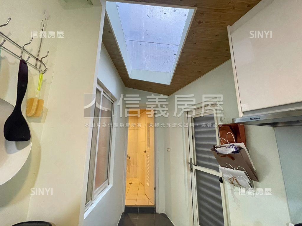 近ＳＯＧＯ一樓美寓房屋室內格局與周邊環境