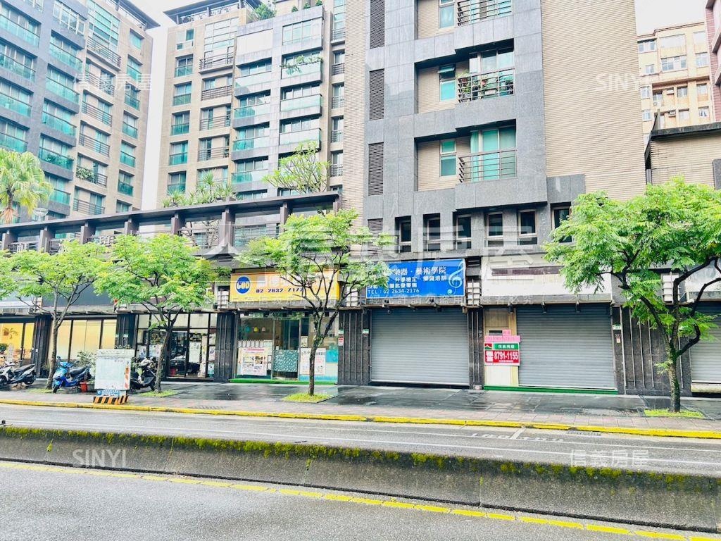 金湖路上燙金店面房屋室內格局與周邊環境