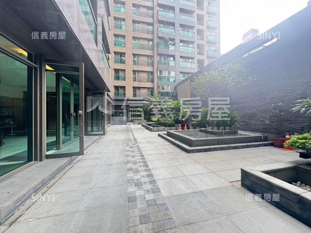 金湖路上燙金店面房屋室內格局與周邊環境