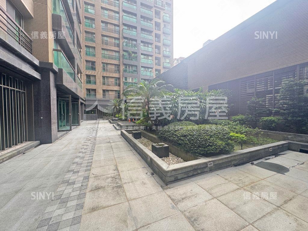 金湖路上燙金店面房屋室內格局與周邊環境