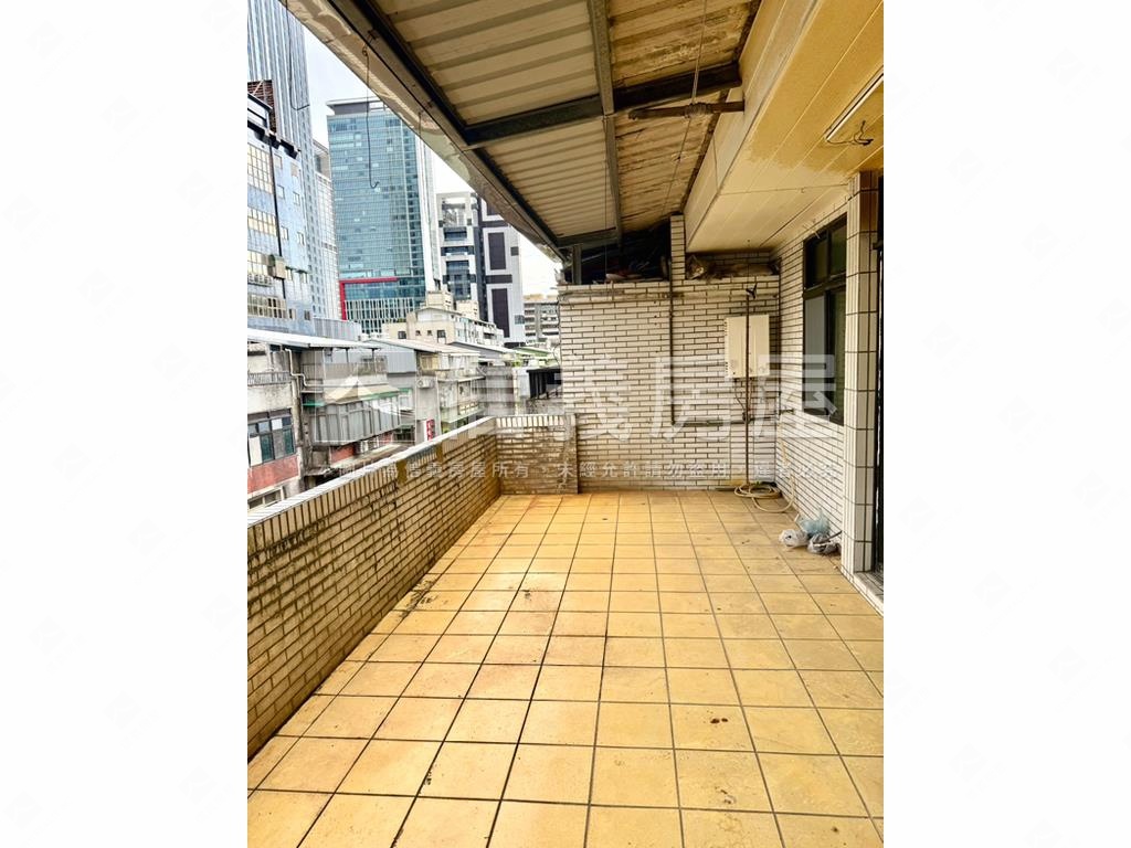 稀有市府捷運公寓頂加房屋室內格局與周邊環境