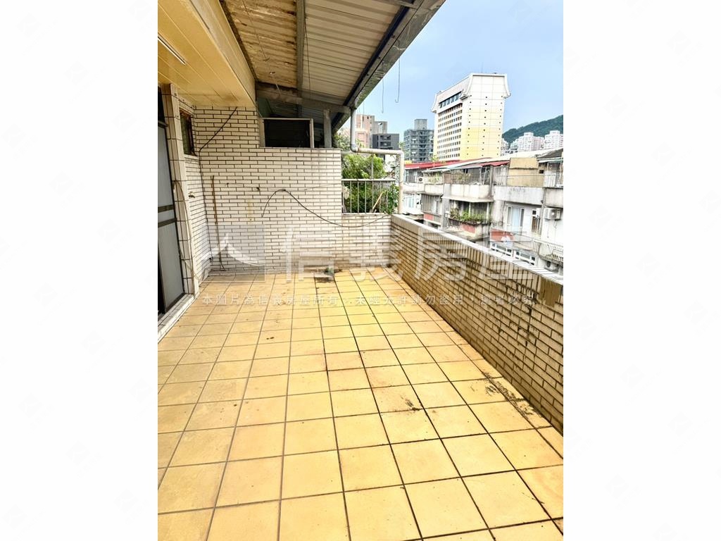 稀有市府捷運公寓頂加房屋室內格局與周邊環境