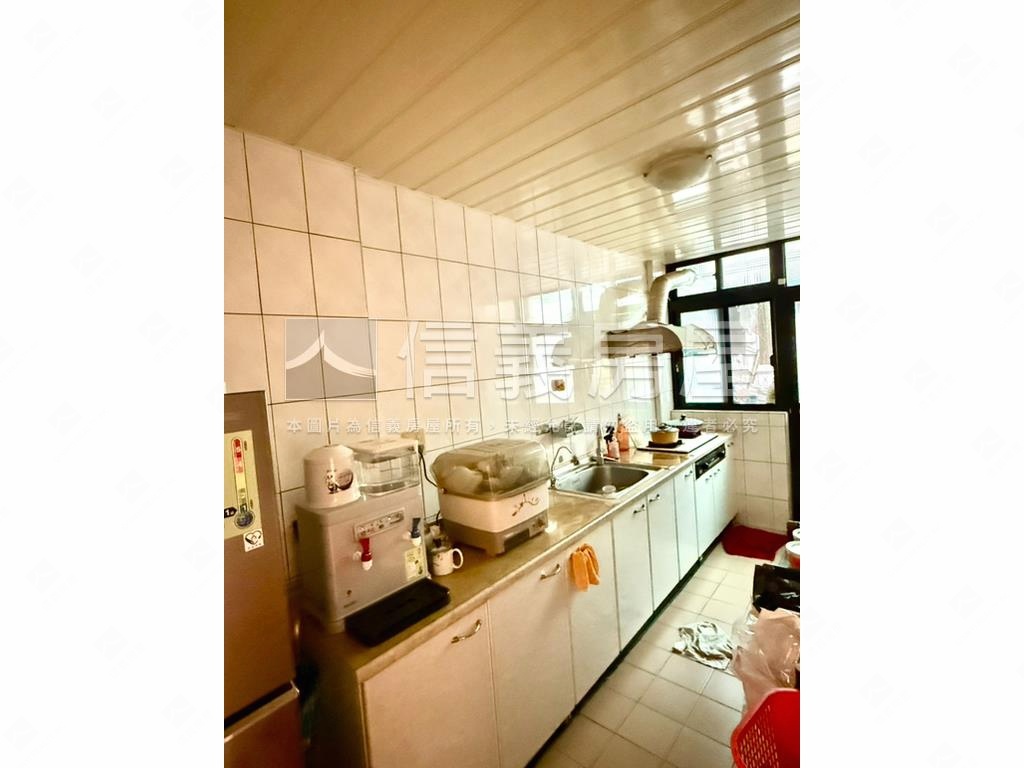 稀有市府捷運公寓頂加房屋室內格局與周邊環境