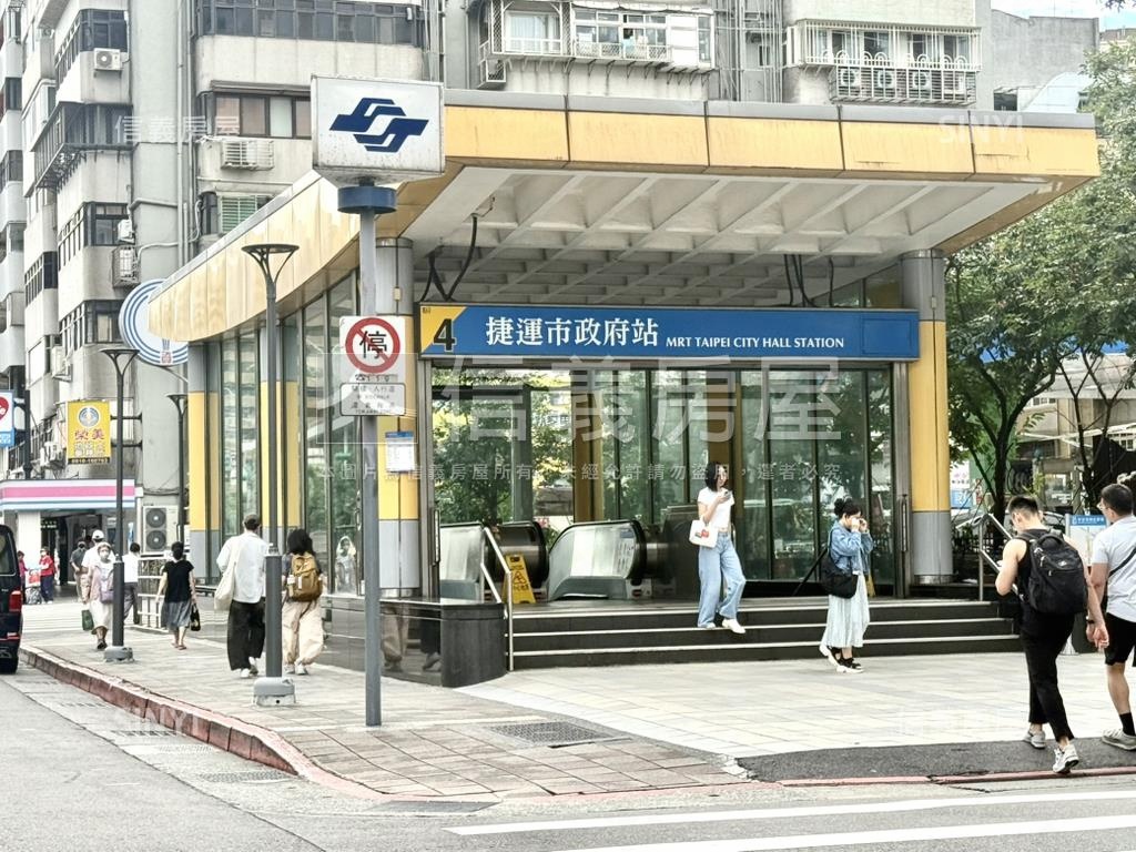 稀有市府捷運公寓頂加房屋室內格局與周邊環境