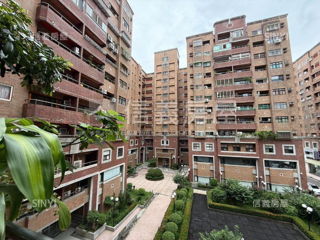 市政府商圈三房平面車位房屋室內格局與周邊環境