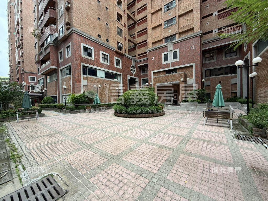 市政府商圈三房平面車位房屋室內格局與周邊環境