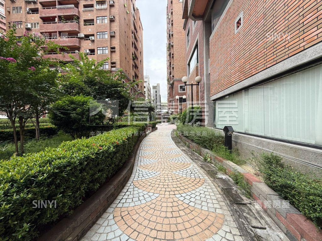 市政府商圈三房平面車位房屋室內格局與周邊環境