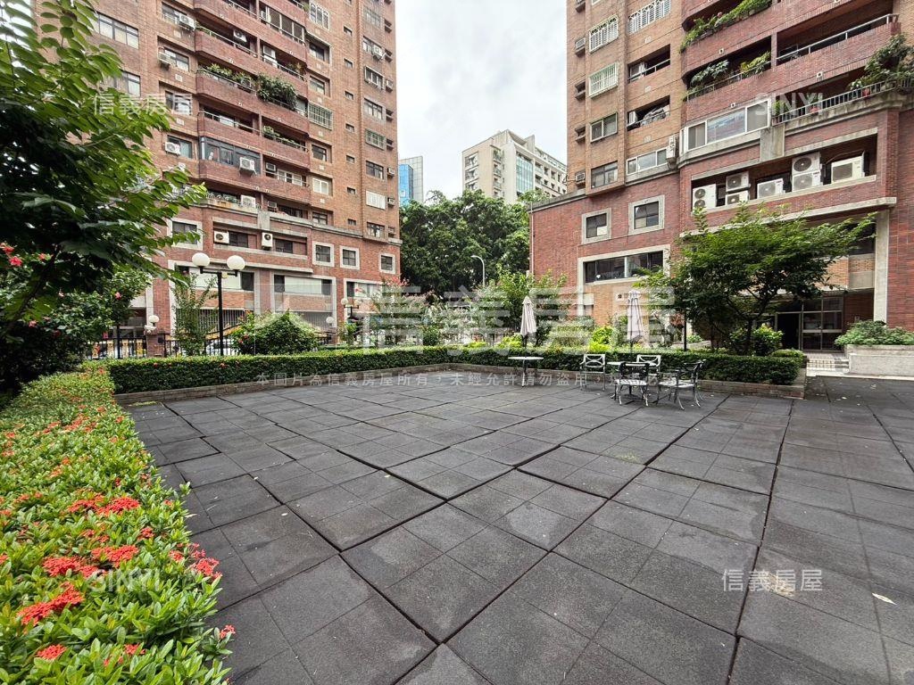 市政府商圈三房平面車位房屋室內格局與周邊環境
