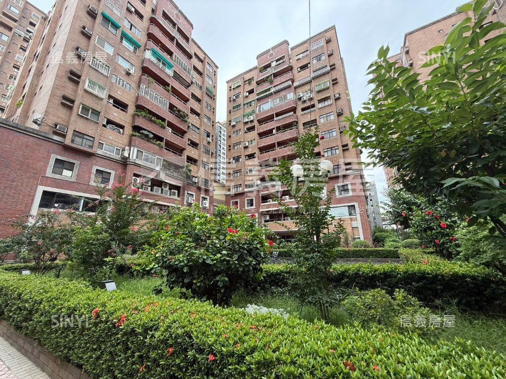 市政府商圈三房平面車位房屋室內格局與周邊環境