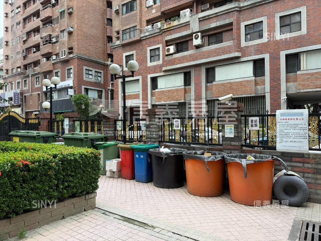 市政府商圈三房平面車位房屋室內格局與周邊環境