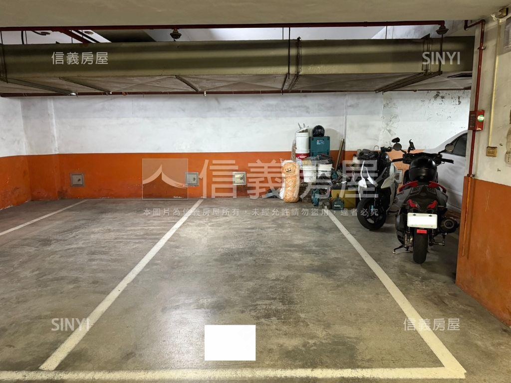 市政府商圈三房平面車位房屋室內格局與周邊環境