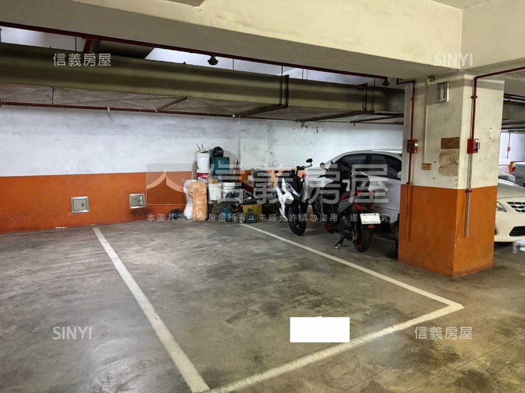市政府商圈三房平面車位房屋室內格局與周邊環境