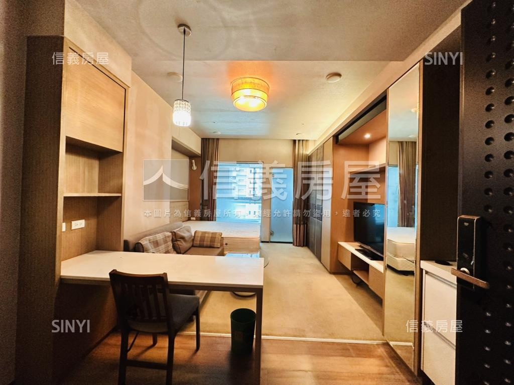 新川普。中庭居所房屋室內格局與周邊環境