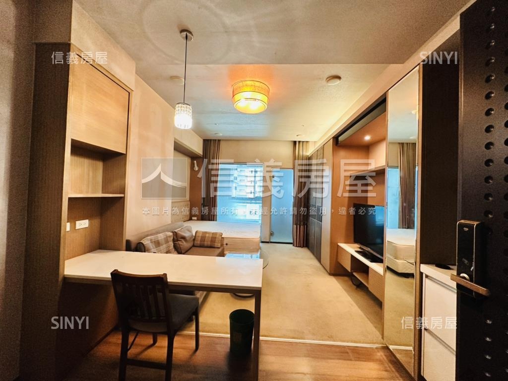 新川普。中庭居所房屋室內格局與周邊環境