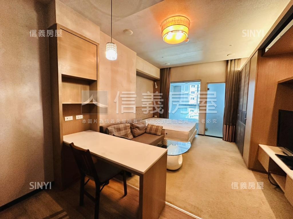 新川普。中庭居所房屋室內格局與周邊環境