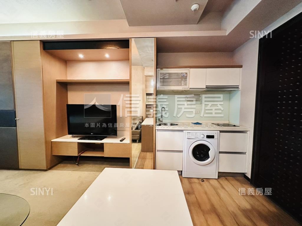 新川普。中庭居所房屋室內格局與周邊環境