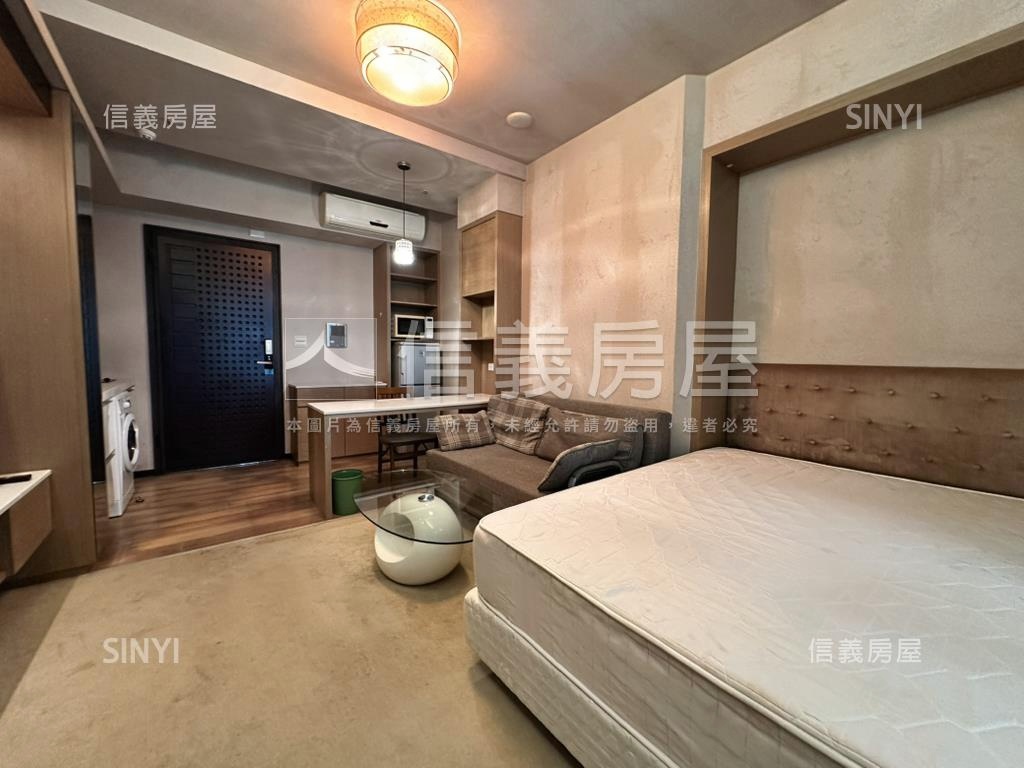 新川普。中庭居所房屋室內格局與周邊環境