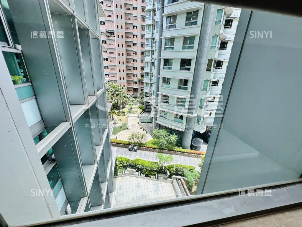 新川普。中庭居所房屋室內格局與周邊環境