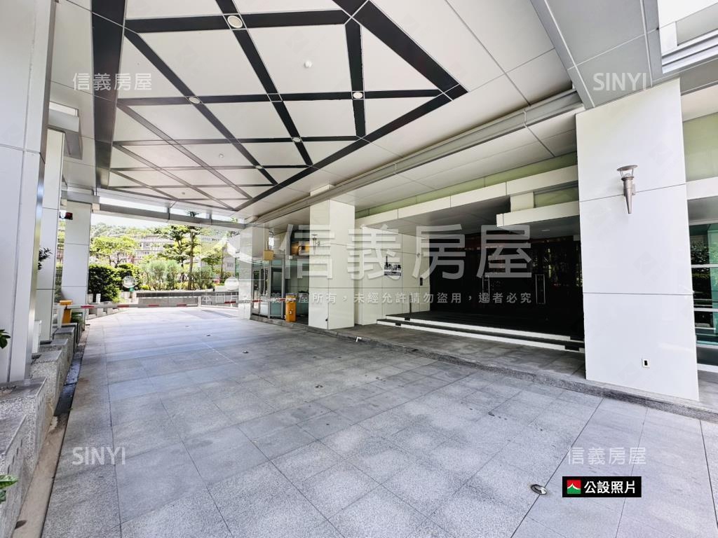 新川普。中庭居所房屋室內格局與周邊環境
