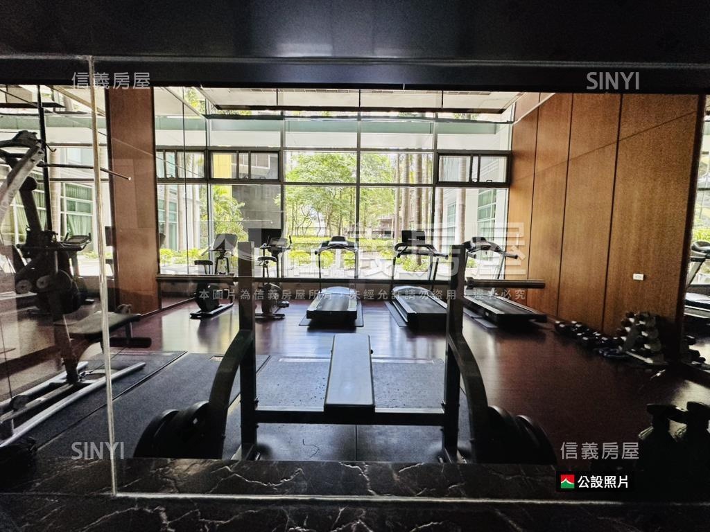 新川普。中庭居所房屋室內格局與周邊環境