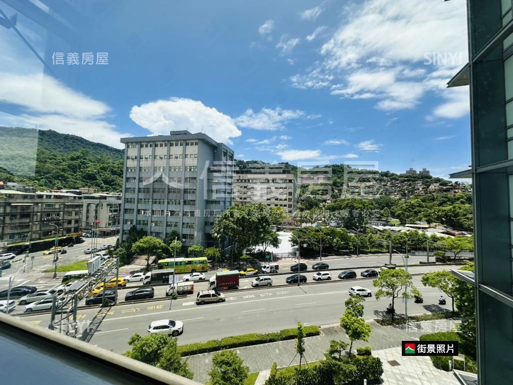 新川普。中庭居所房屋室內格局與周邊環境