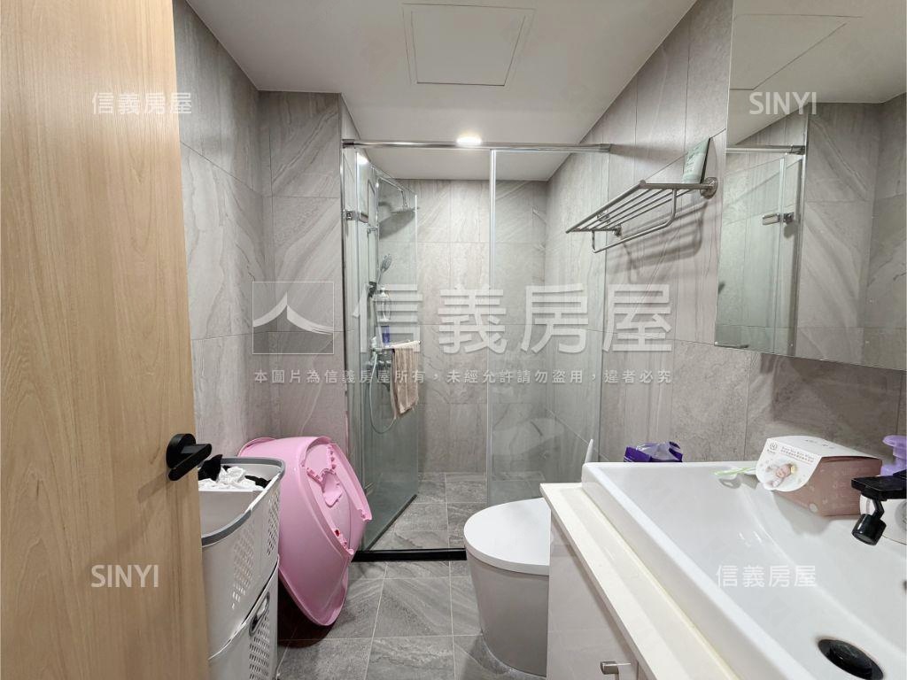 朗朗城心美裝潢兩房車位房屋室內格局與周邊環境